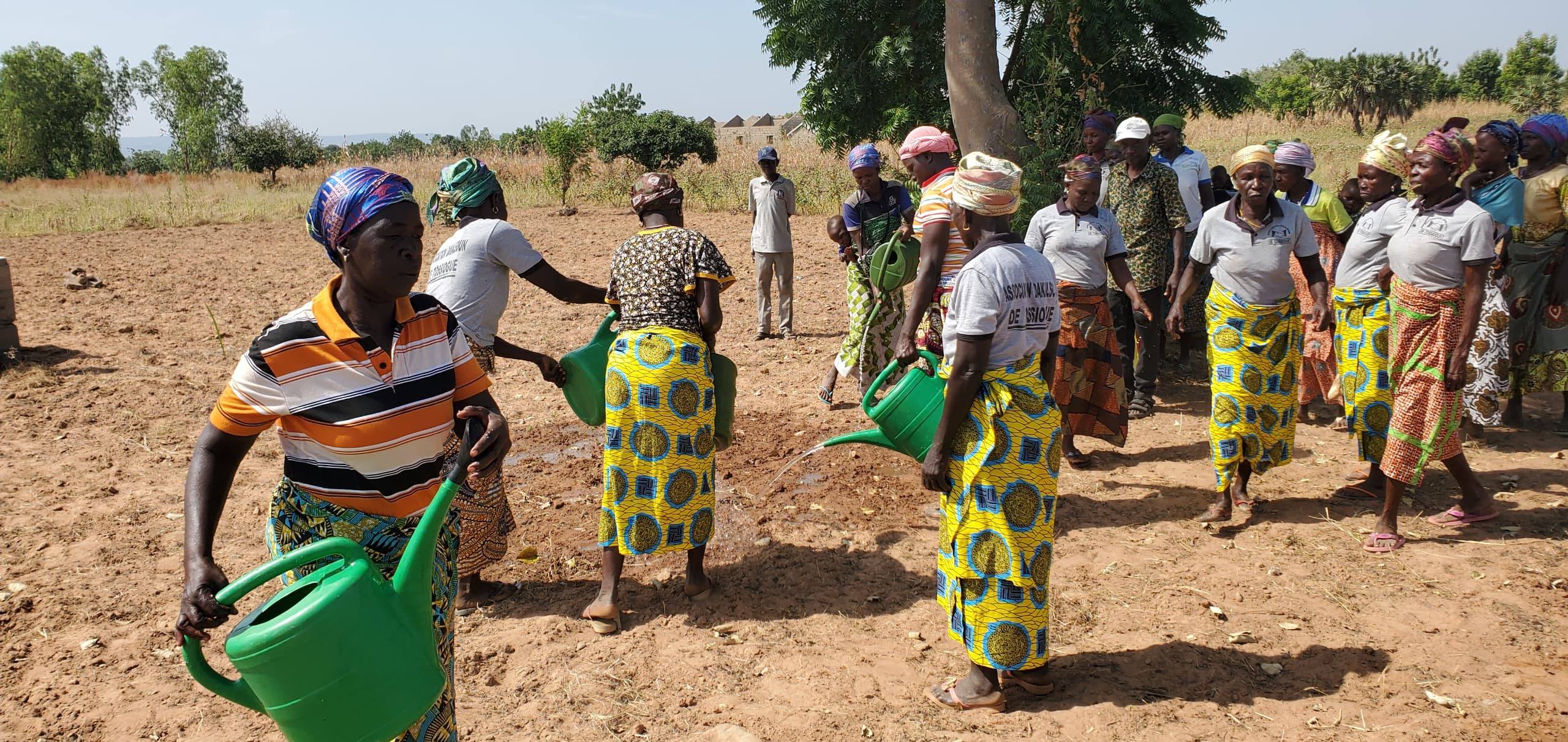 Peut être une image de une personne ou plus